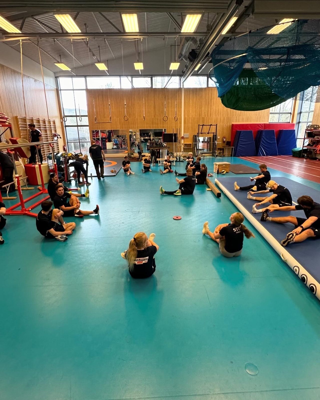 Utøvere samlet til fysisk trening